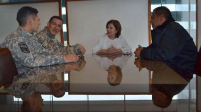 La ministra de Seguridad recibi� en su despacho a dos polic�as galardonados