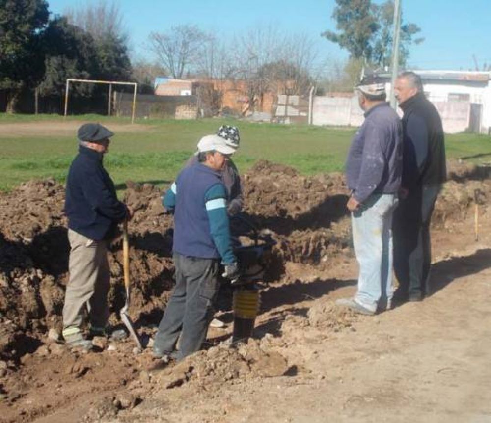 Ramallo: Obra de cord�n cuneta en barrio Avellaneda