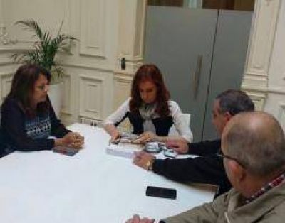 Senadora y funcionario riojano se reunieron con CFK