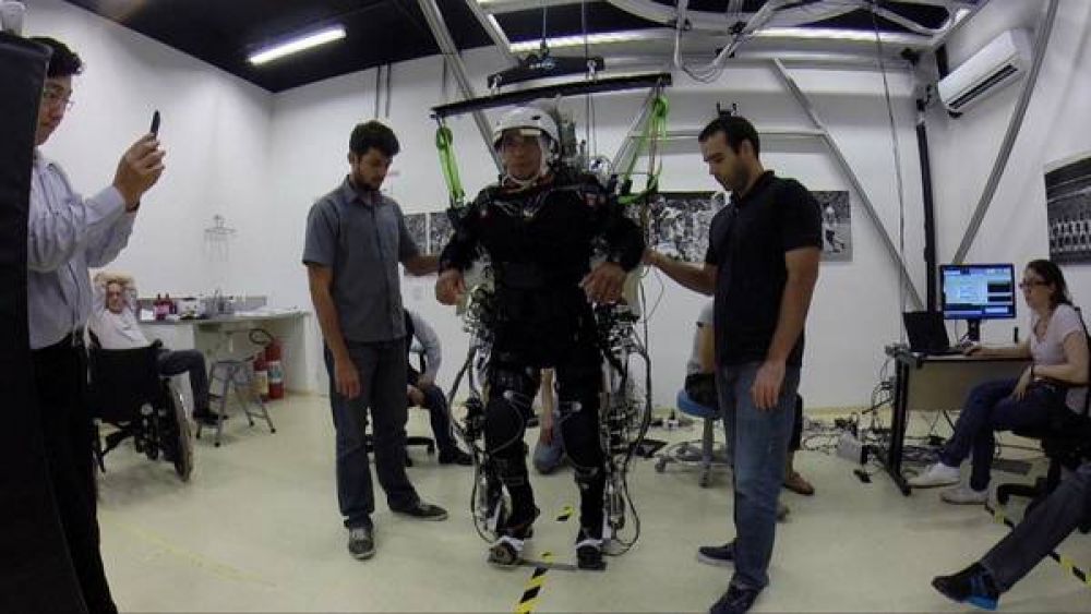 Usando realidad virtual logran avances inditos en parapljicos