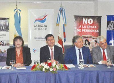 Casas consider� a la trata de personas como flagelo social