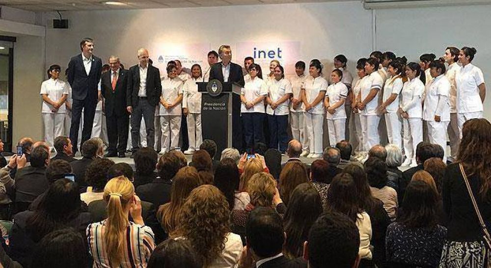 El Gobierno lanz� programa de capacitaci�n para 50 mil enfermeros