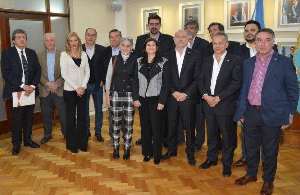 A menos de 20 d�as para el cierre del aeropuerto, el gobierno anunci� las acciones que tomar�