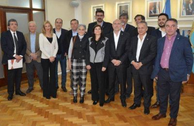 A menos de 20 d�as para el cierre del aeropuerto, el gobierno anunci� las acciones que tomar�