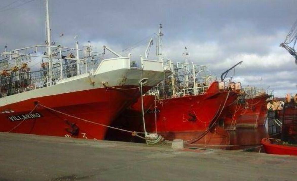 Se desploman desembarques de pescados que valen cada vez menos