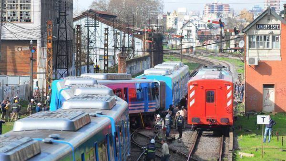Otro susto en el Sarmiento: descarril un tren en Liniers