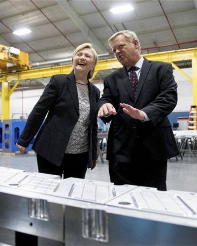 Hillary se aleja de Obama con su plan econ�mico