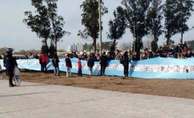 Balas de goma y gases lacrim�genos en la llegada de Macri