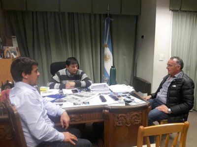 Barrag�n volvi� a recorrer la secci�n y se reuni� con Intendentes