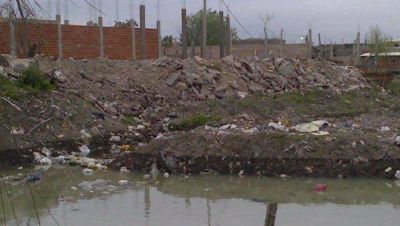 Rellenos clandestinos terminar�n por anunlar un reservorio de Lomas 
