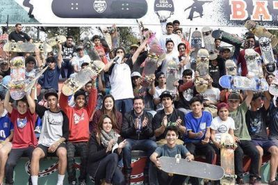 Nardini junto a los j�venes en el BataPark de Malvinas Argentinas