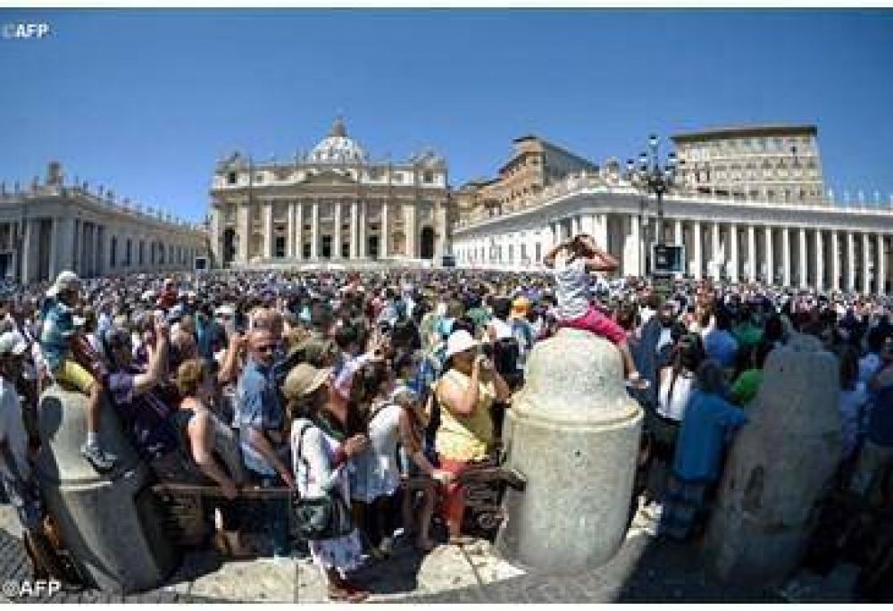 �El fuego de Jes�s nos ayuda a superar los muros y las barreras de hoy�, el Papa en el �ngelus