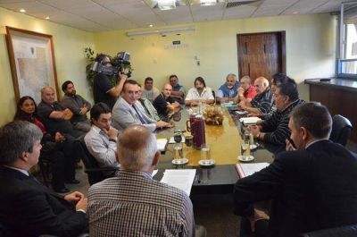 La paritaria se re�ne el martes: gremios quieren un 14% para el semestre final
