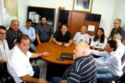 La paritaria se re�ne el martes y el Gobierno avisa que 