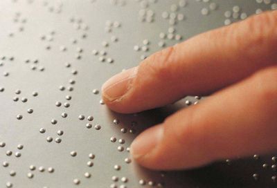 Trelew: proponen que haya sistema braille en paradas de micro y taxis