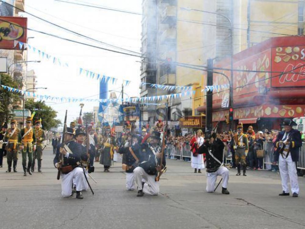 Histrico desfile popular por el 350 aniversario de la ciudad