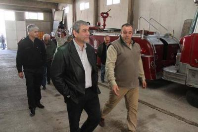 Ferraresi entreg� subsidios a Bomberos Voluntarios de Avellaneda