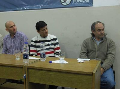 Intendentes del PJ contra Vidal: �Peregrin� por 500 vacunas y no tuve ni una�, se quej� Germ�n Lago