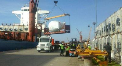 El puerto recibe equipos alemanes para una f�brica de cerveza marplatense