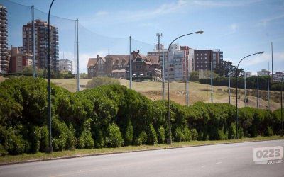 Reclaman la ejecuci�n de la obra �Paseo del Golf�