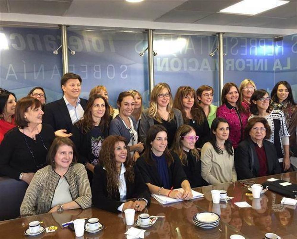 Las mujeres se unen en el Congreso por una ampliacin del cupo femenino