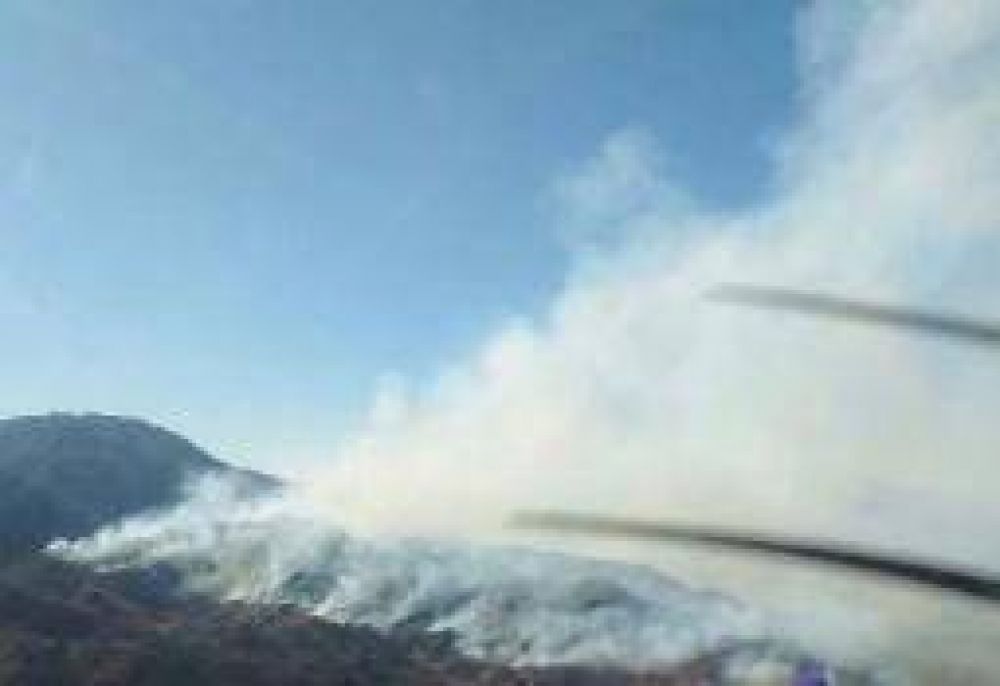 Se expande sin control el fuego en Pampa de la Viuda