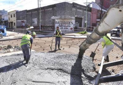 Se coloc� el hormig�n en la obra de reparaci�n del cruce de Jean Jaures y San Mart�n