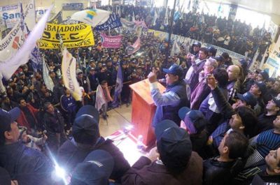 Petroleros: �vila lanz� su reelecci�n con cr�ticas a la oposici�n
