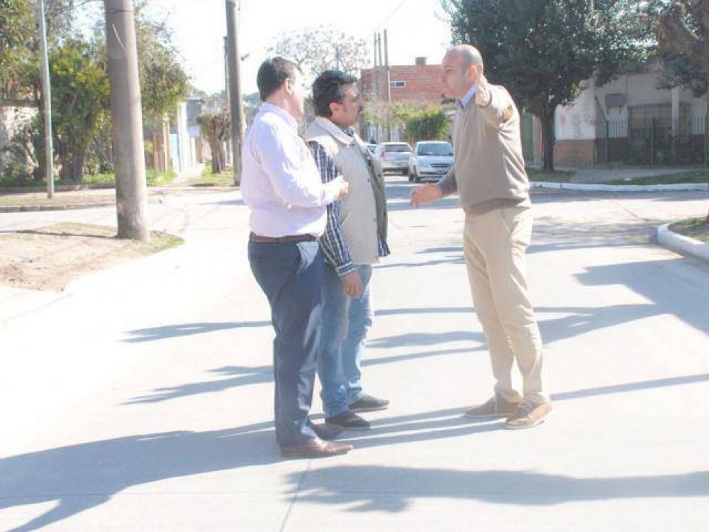 El Intendente supervis� obras de asfalto