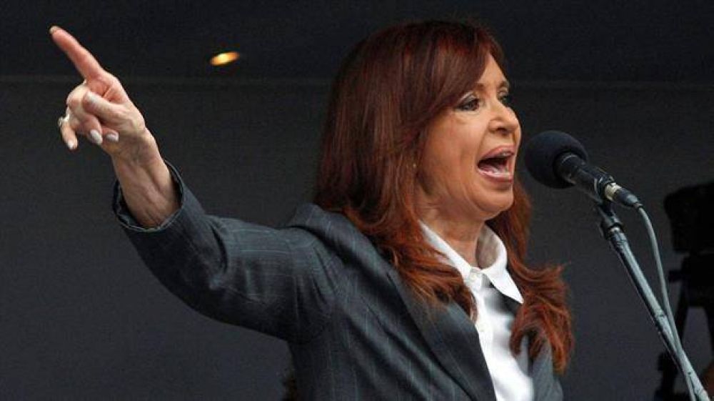 Dos fiscales pidieron indagar a Cristina Kirchner por corrupcin