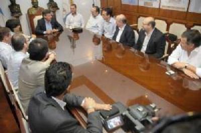 Peppo se reuni� con referentes del Banco Mundial para analizar paquetes de obras h�dricas