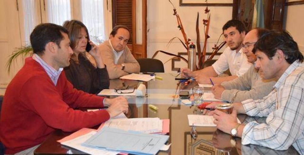 El Intendente convoc� a reuni�n a sus cuatro secretarios y al Subsecretario de Coordinaci�n de Gabinete