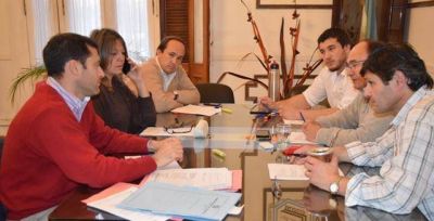 El Intendente convoc� a reuni�n a sus cuatro secretarios y al Subsecretario de Coordinaci�n de Gabinete