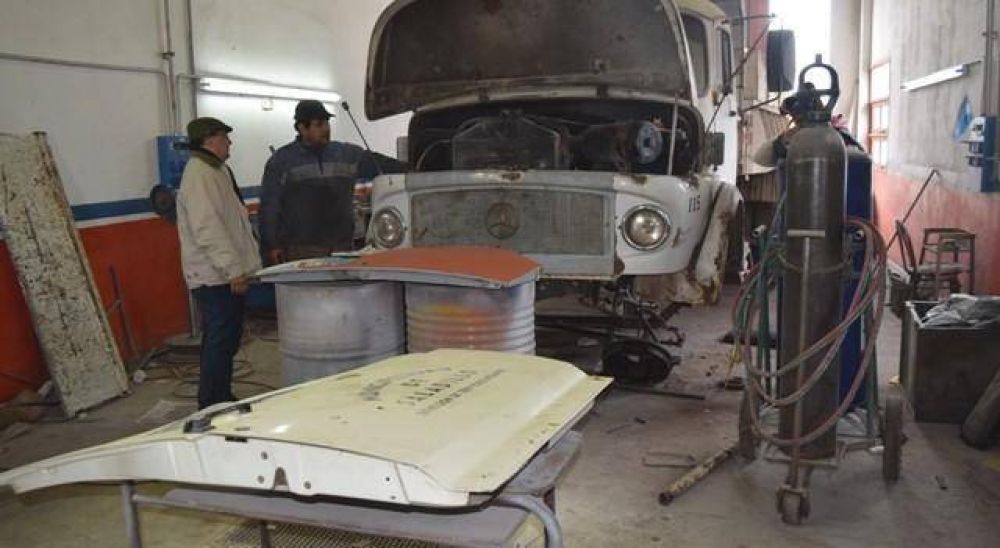 El Intendente comprob� el avance en los trabajos de reparaci�n de veh�culos y equipos del municipio