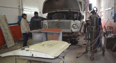 El Intendente comprob� el avance en los trabajos de reparaci�n de veh�culos y equipos del municipio