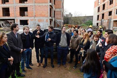 Tras pedidos del Municipio, Provincia reactiv� las obras de 194 viviendas