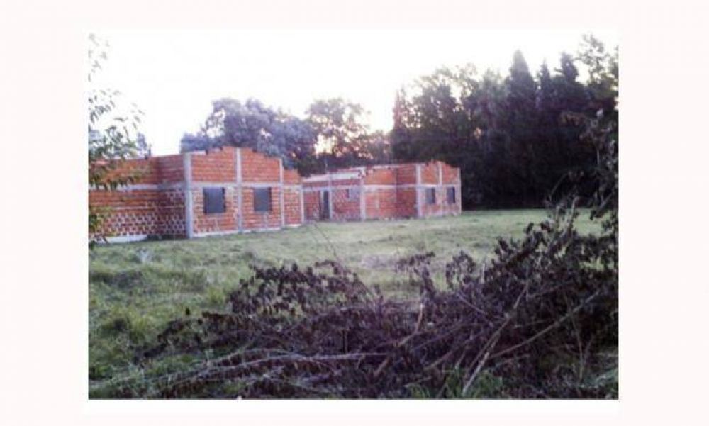 Piden a Provincia que reactive la construcci�n de casas sociales que quedaron paralizadas en Villa Rosa