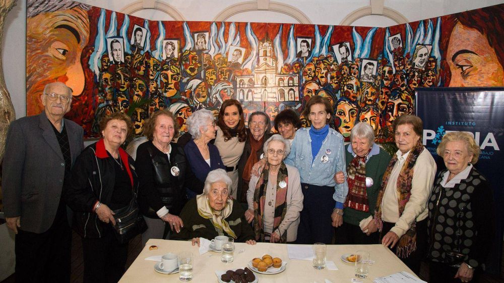 Cristina Elisabet Kirchner se reuni con miembros de Madres de Plaza de Mayo Lnea Fundadora