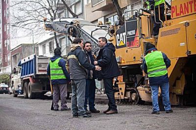 Con fondos provinciales, la comuna repavimenta calles del macrocentro