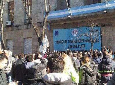 Municipales amenazan con medidas de fuerza si vuelven a cobrar de manera desdoblada