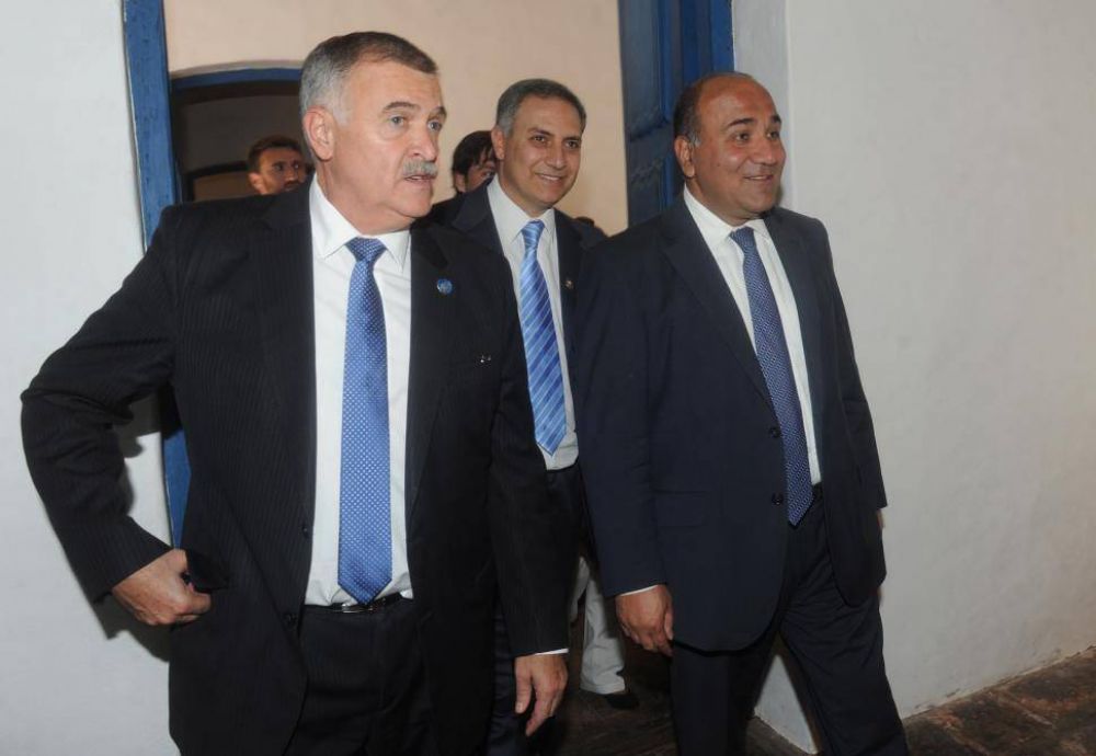 Manzur revisar� todas las deudas municipales