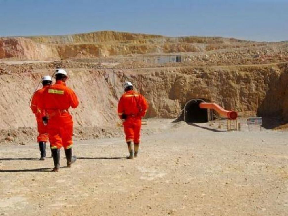 AOMA cerr 39% de aumento anual con tres mineras de Santa Cruz