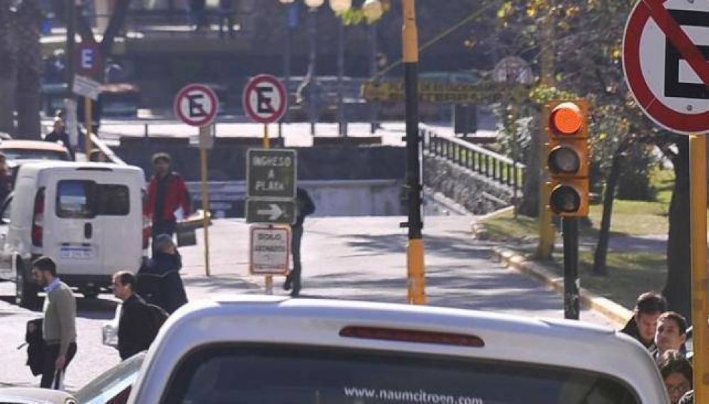 El estacionamiento se cobra en multas
