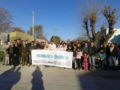 Pavimento Cont�nuo: El Intendente inaugur� cuatro cuadras en Villa Diamante