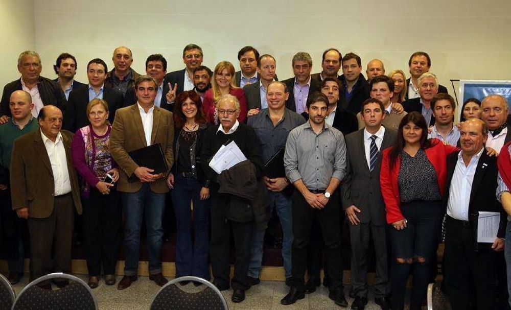 Intendentes, senadores y diputados peronistas contra el tarifazo