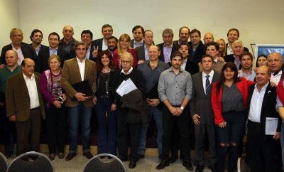 Intendentes, senadores y diputados peronistas contra el tarifazo
