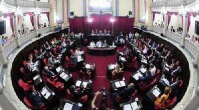 Limitan la reelecci�n de intendentes y concejales