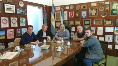 Reuni�n de referentes kirchneristas marplatenses con Mario Secco en Ensenada previa a la llegada de Cristina