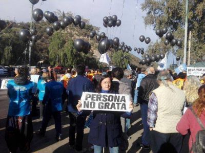 La visita del Presidente estuvo acompa�ada de protestas