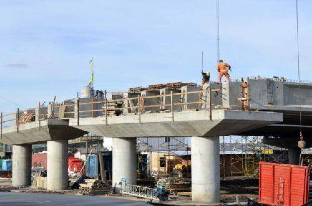Ya edificaron 400 metros del carril central del Viaducto de La Noria